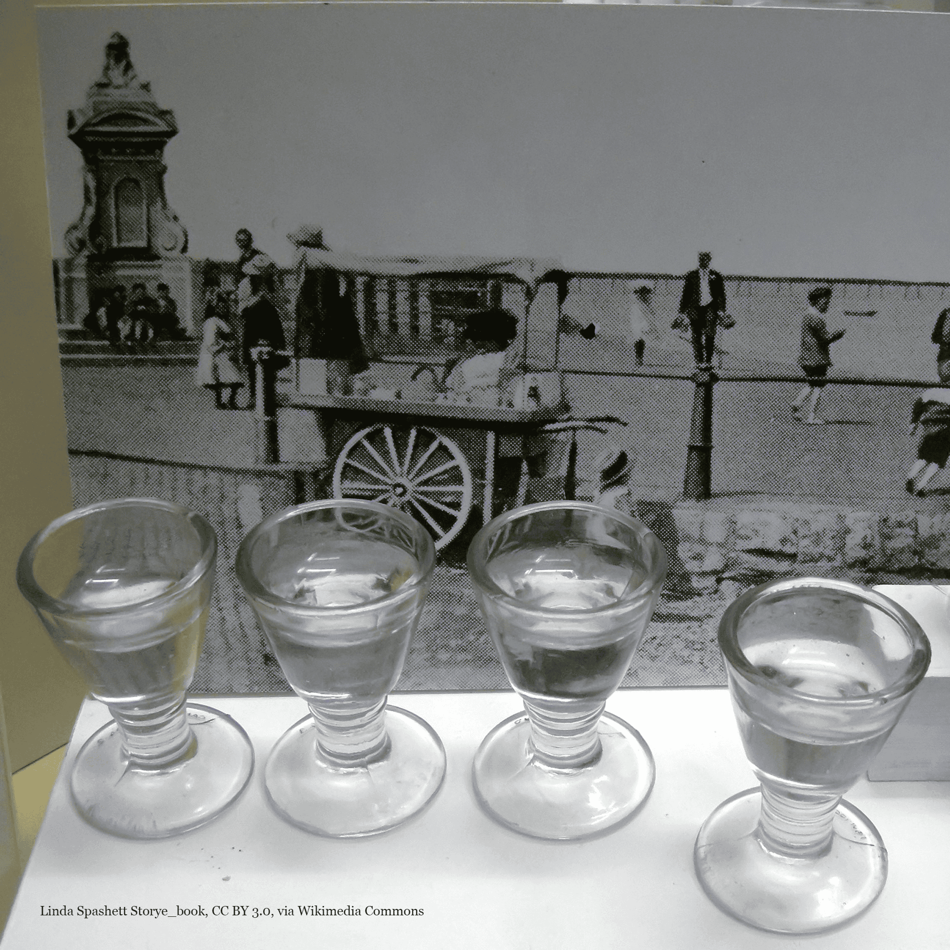 Ice Cream Penny Lick Cups by Linda Spashett Storye_book, CC BY 3.0, via Wikimedia Commons